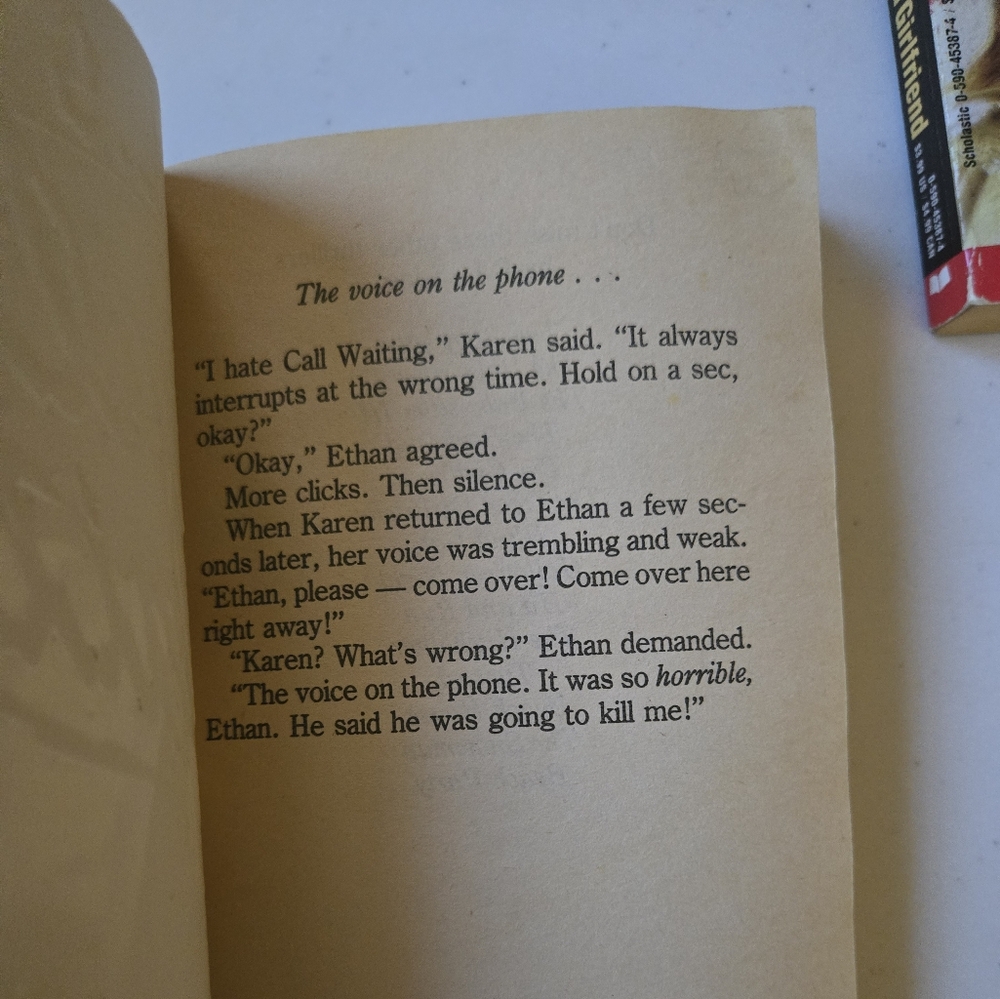 R.L. Stine Vintage Book Bundle โ Call Waiting & The Dead Girlfriend - Picture 9 of 10